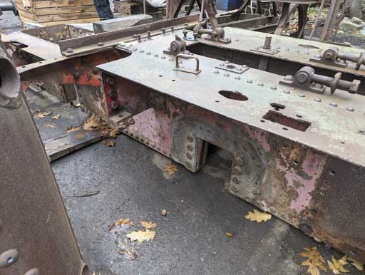 Oprava parní lokomotivy jednotlivé díly