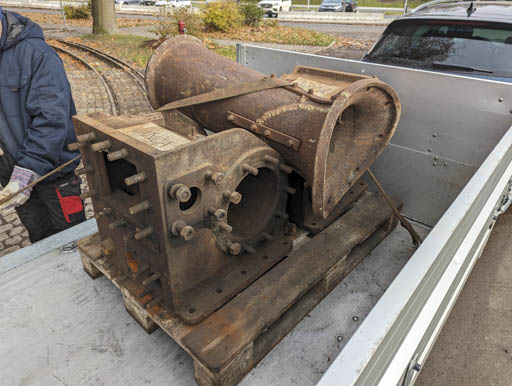 Oprava parní lokomotivy jednotlivé díly