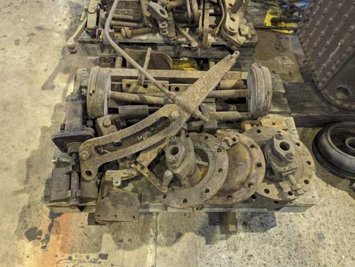 Oprava parní lokomotivy jednotlivé díly